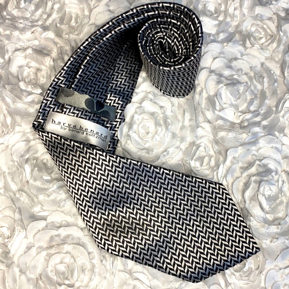 3/$30 New Harvé Benard silk tie